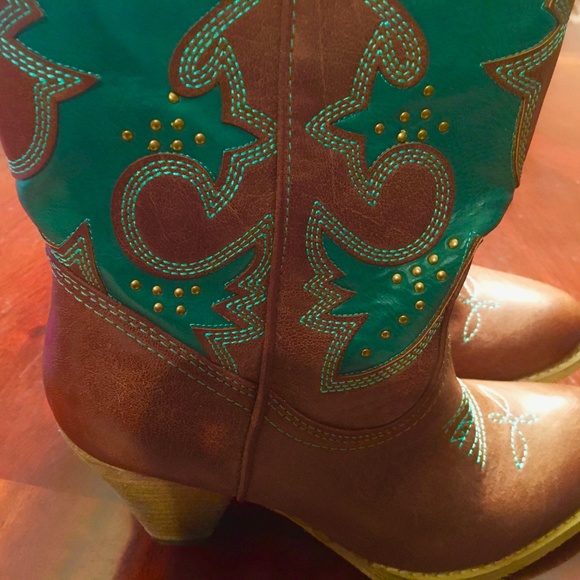 Boots, Size 8 - Picture 4 of 6